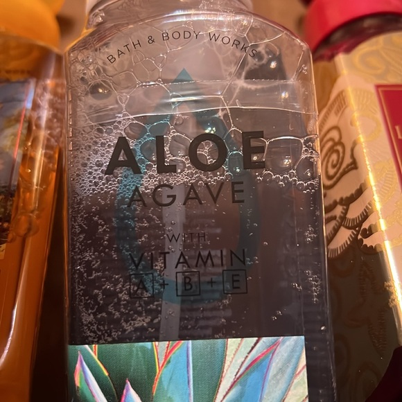 NWT Set of 3 Bath & Body Gentle Foaming Hand Soaps - Picture 3 of 7